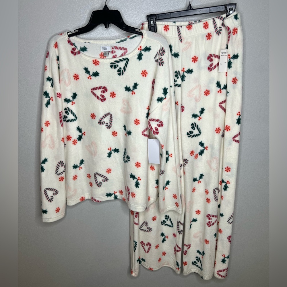 Nordstrom Rack Holiday / Christmas Candy Cane 2 piece Fleece Pajamas - XL